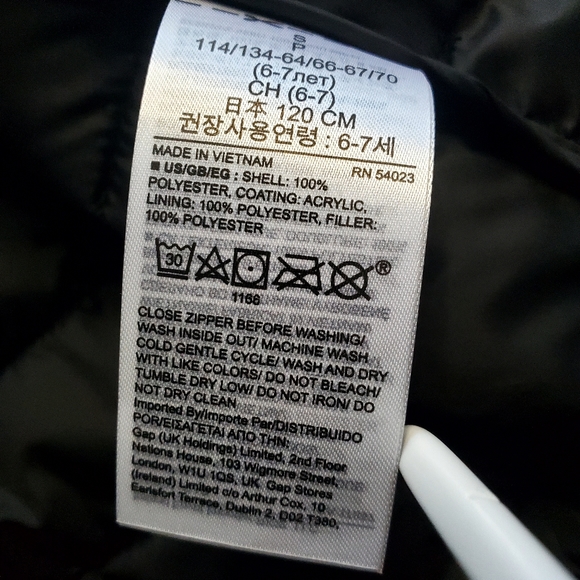 GAP gender neutral PrimaLoft  black on black stars puffer jacket Size 6-7 - Picture 7 of 10